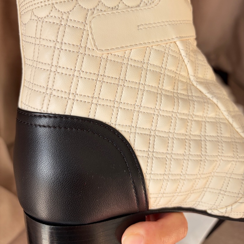 【CHANEL 經典款】奶油白菱格珍珠短靴 39C｜雙拉鍊｜羊皮｜百搭經典款-18