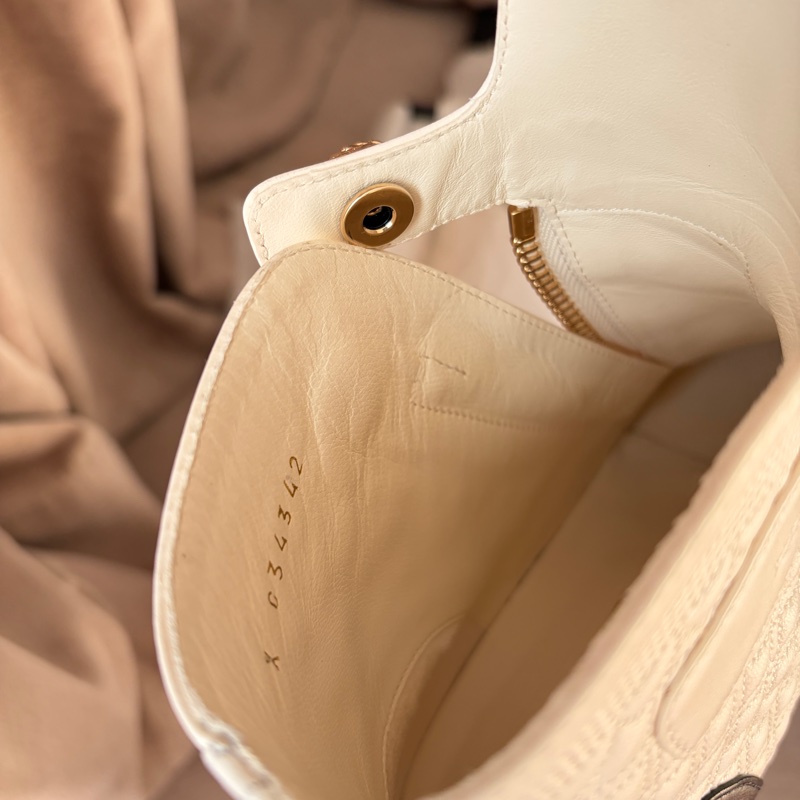 【CHANEL 經典款】奶油白菱格珍珠短靴 39C｜雙拉鍊｜羊皮｜百搭經典款-23