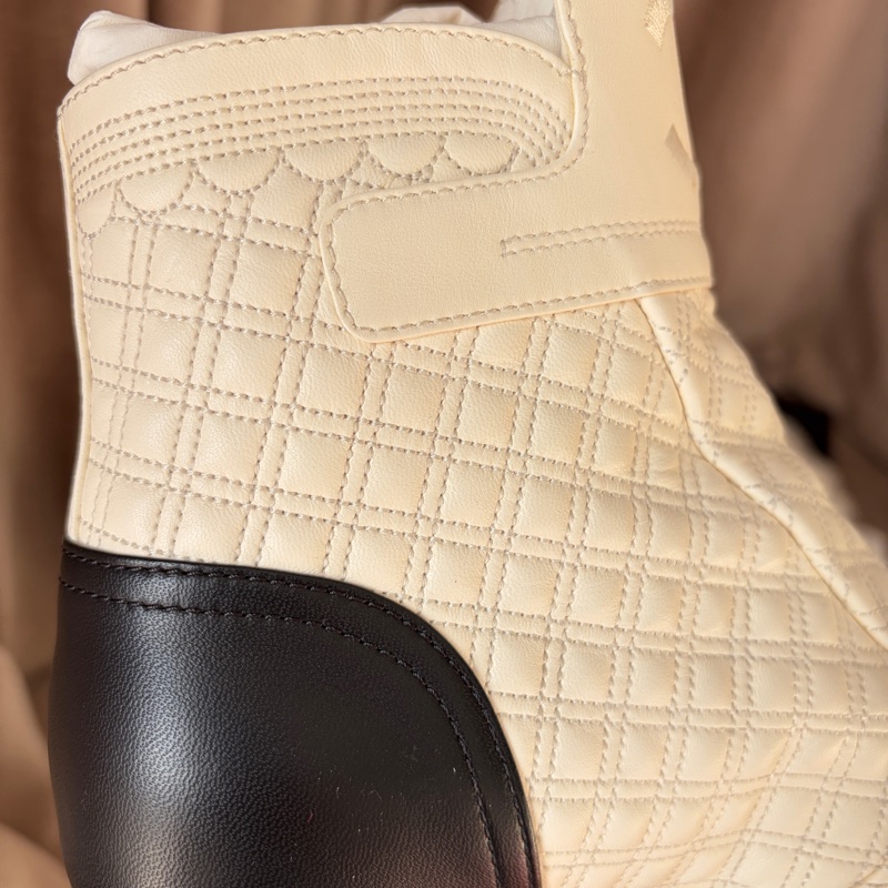 【CHANEL 經典款】奶油白菱格珍珠短靴 39C｜雙拉鍊｜羊皮｜百搭經典款-36