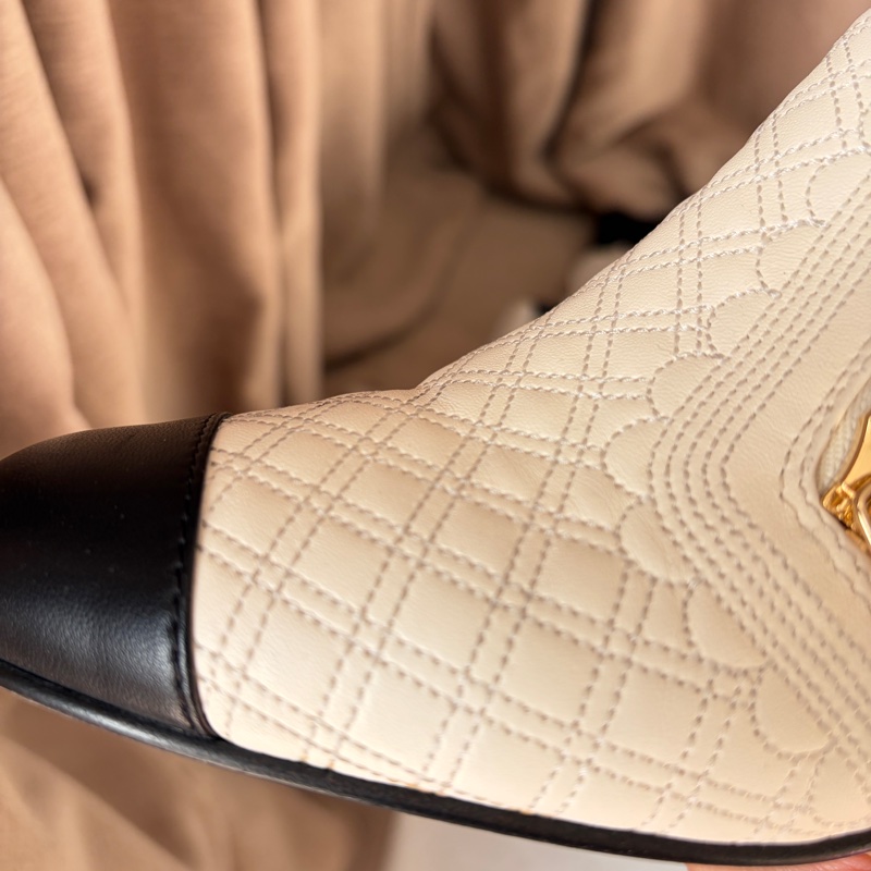 【CHANEL 經典款】奶油白菱格珍珠短靴 39C｜雙拉鍊｜羊皮｜百搭經典款-37