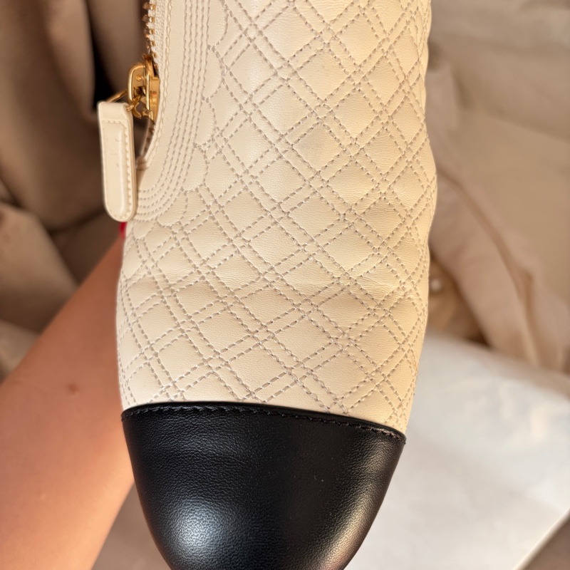 【CHANEL 經典款】奶油白菱格珍珠短靴 39C｜雙拉鍊｜羊皮｜百搭經典款-44