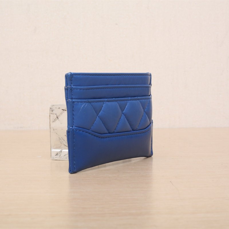 CHANEL 藍色羊皮26開金扣經典卡包肩背包-4