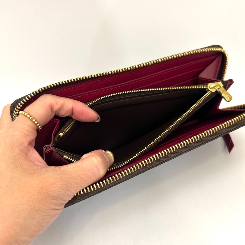 LV 原花Cleaence金釦內紫紅8卡拉鏈長夾-5