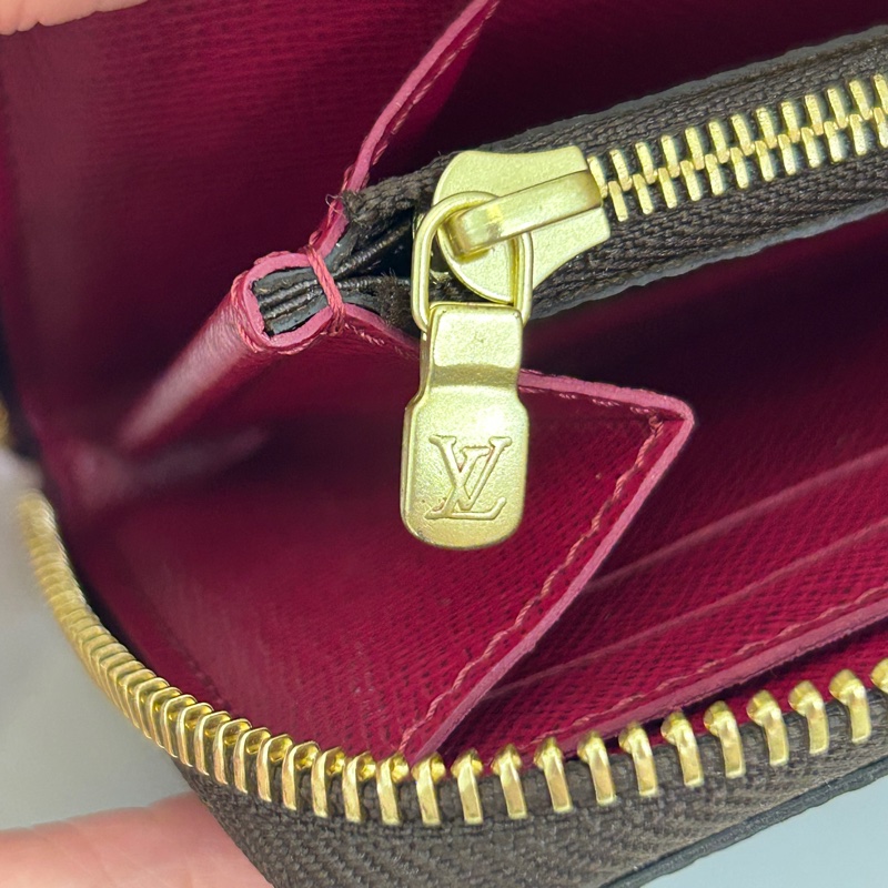 LV 原花Cleaence金釦內紫紅8卡拉鏈長夾-6