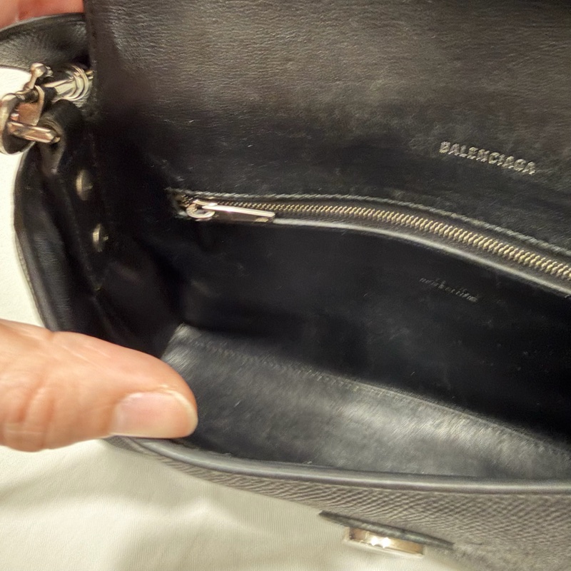 Balenciaga 巴黎世家 Downtown 斜背包 黑 銀釦-13