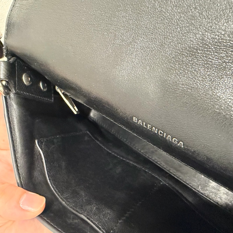 Balenciaga 巴黎世家 Downtown 斜背包 黑 銀釦-15