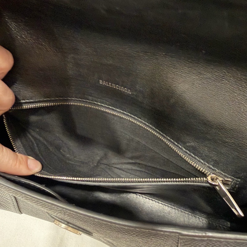 Balenciaga 巴黎世家 Downtown 斜背包 黑 銀釦-19