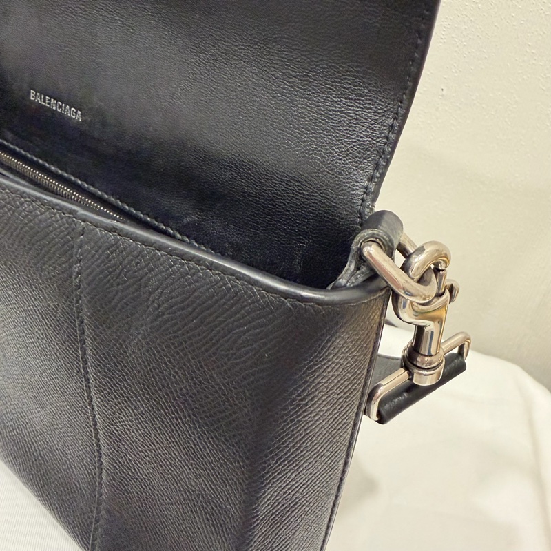 Balenciaga 巴黎世家 Downtown 斜背包 黑 銀釦-32