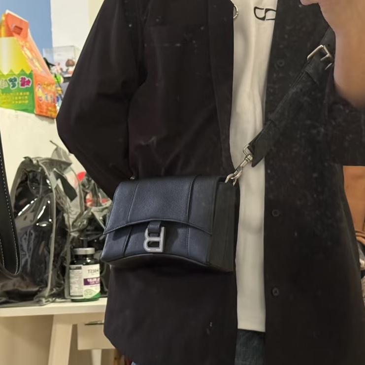 Balenciaga 巴黎世家 Downtown 斜背包 黑 銀釦-50