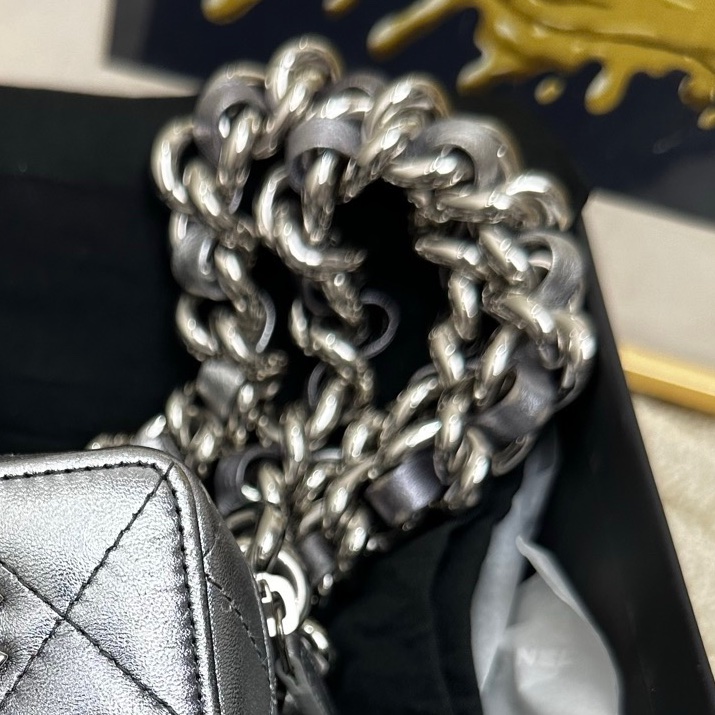 ❤️Chanel 22c雙C鏡面銀色漸變粗鏈條骰子方 斜挎包-2