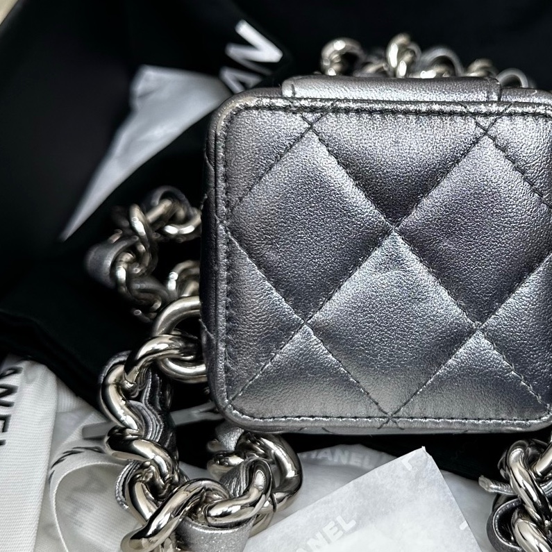 ❤️Chanel 22c雙C鏡面銀色漸變粗鏈條骰子方 斜挎包-4