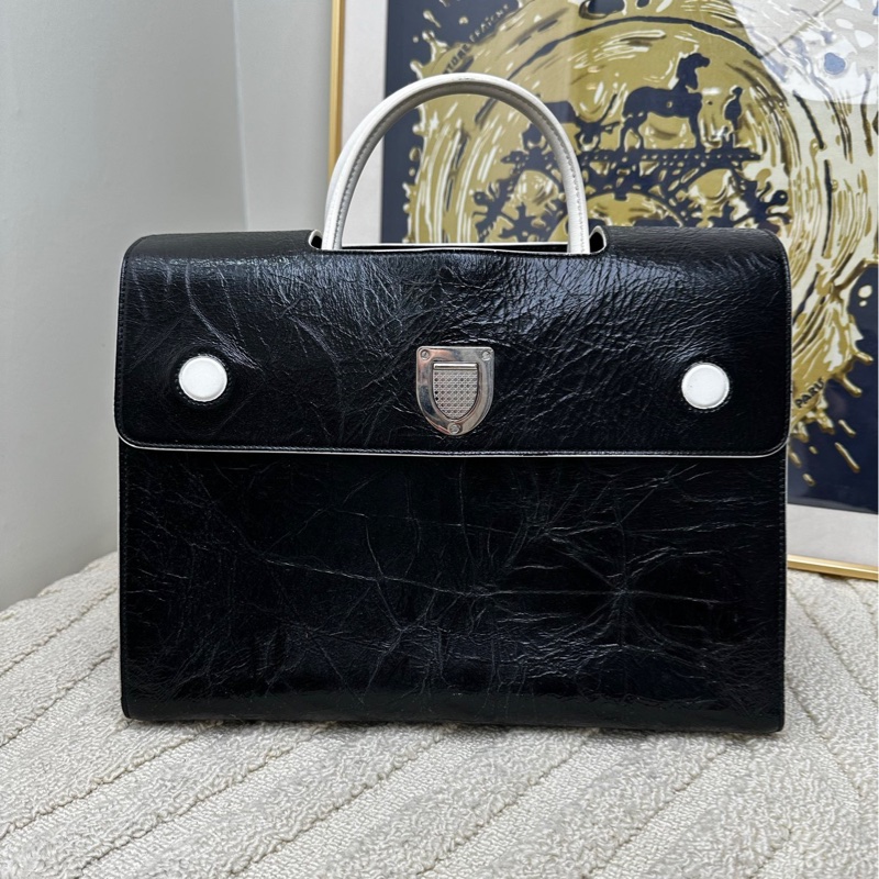 ❤️Dior 盾牌性價比之王 黑色油蠟皮 diorever盾牌 簡約大方的設計 銀扣 經典款 中號 手提包長-0