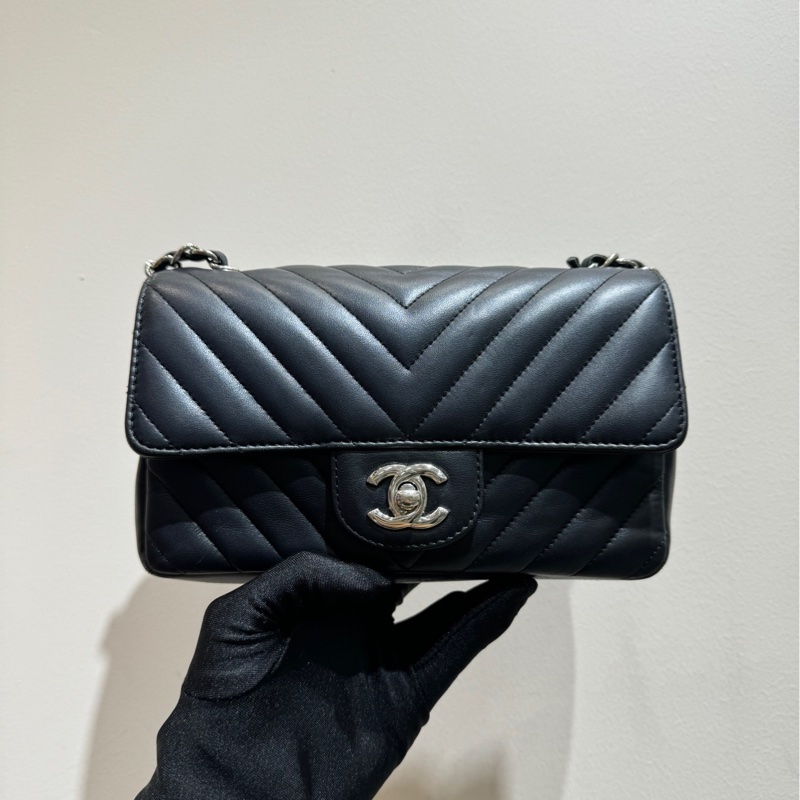 【閒置❤️】 Chanel cf 大 mini 黑銀 V紋 羊皮 斜挎包-1