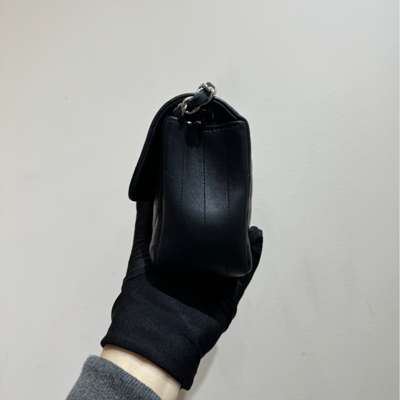 【閒置❤️】 Chanel cf 大 mini 黑銀 V紋 羊皮 斜挎包-4