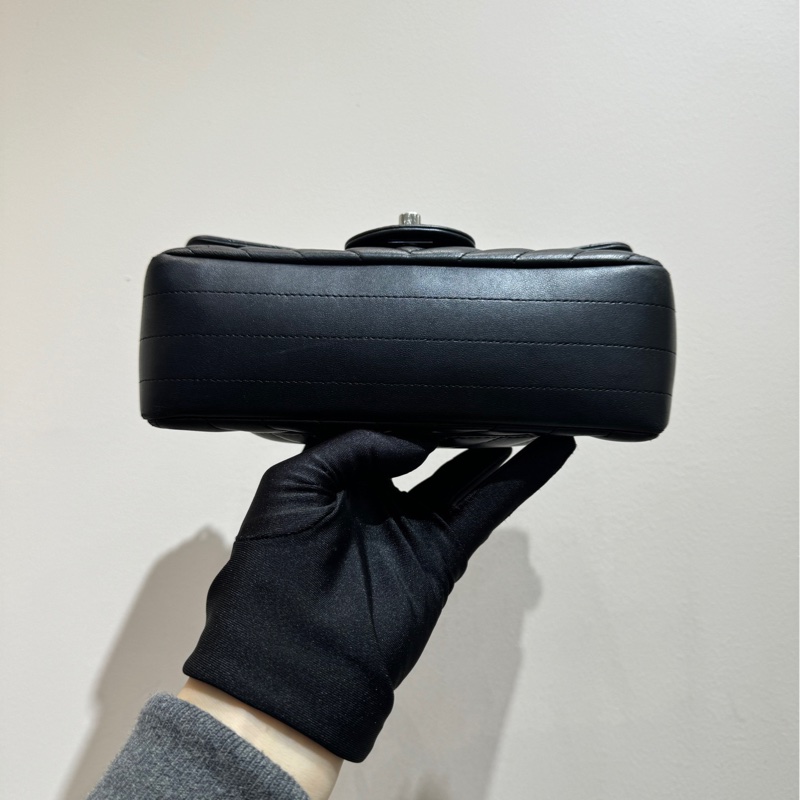 【閒置❤️】 Chanel cf 大 mini 黑銀 V紋 羊皮 斜挎包-5