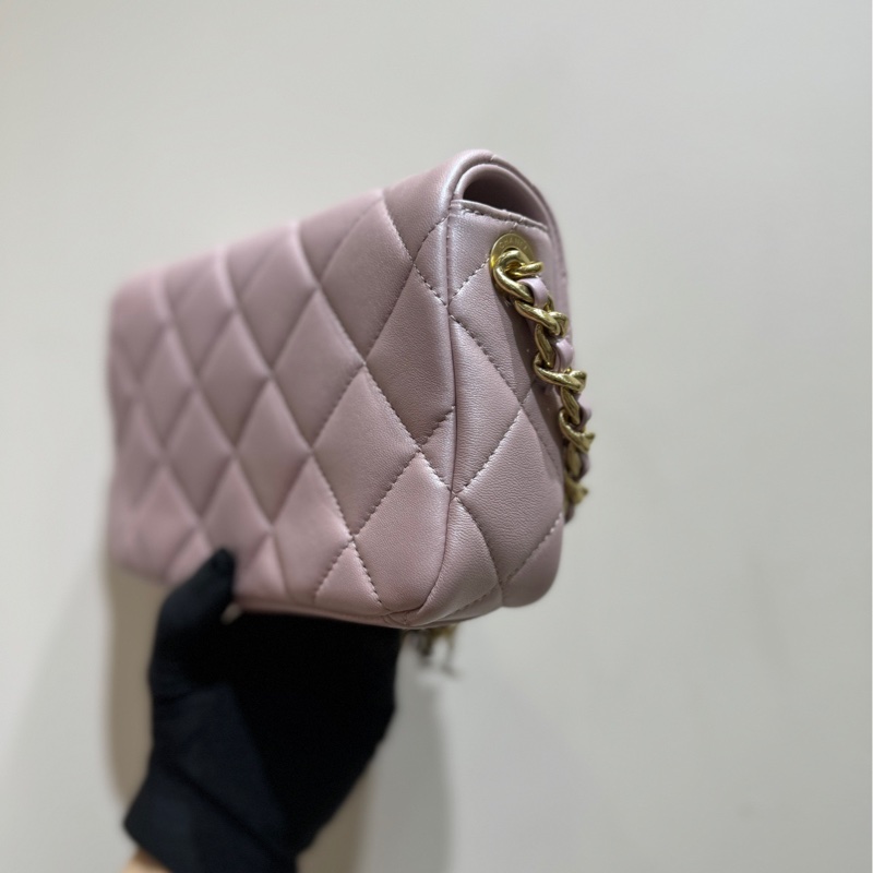 【全套❤️】Chanel 24P珍珠粉 cf 金扣羊皮大mini 斜挎包-5