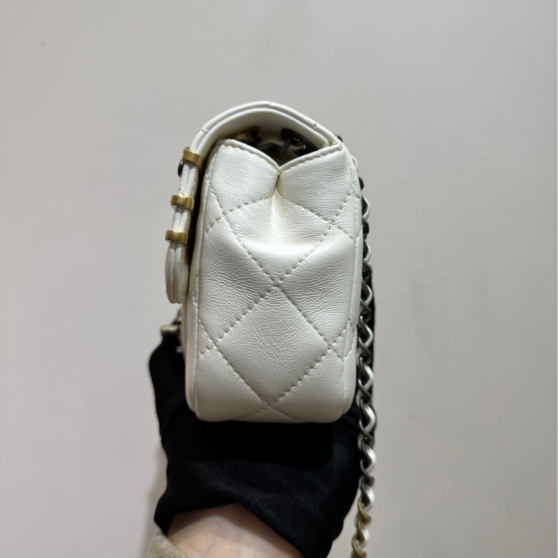 【99❤️】Chanel 22C徽章款白色小號CF鏈條包斜挎包-3