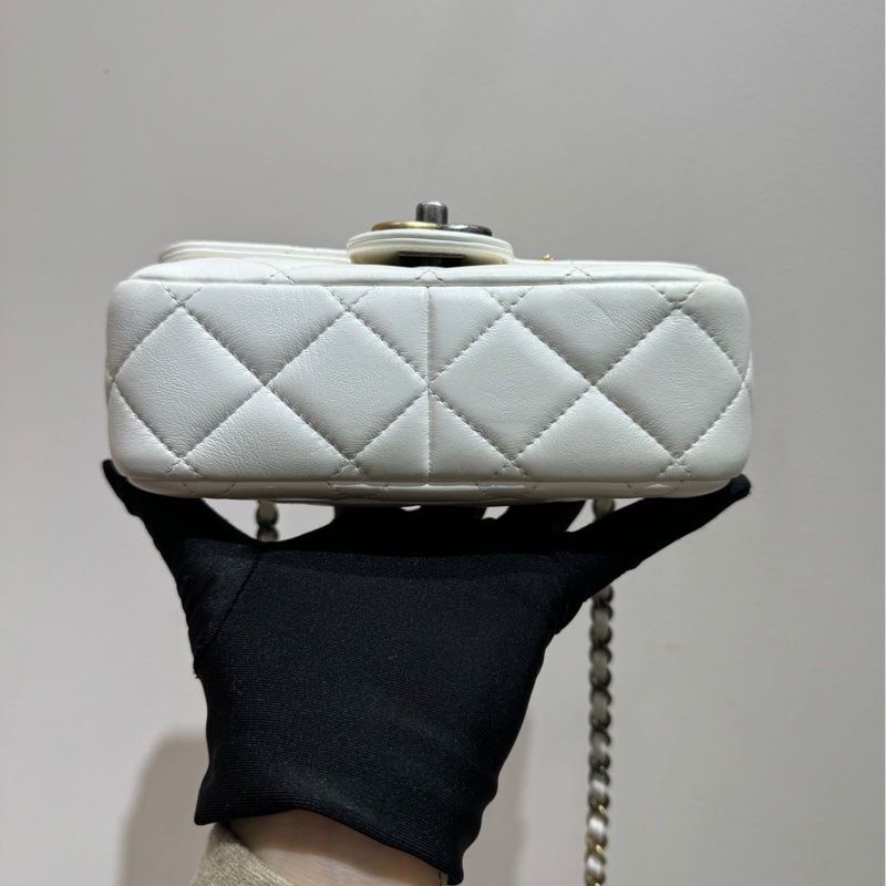 【99❤️】Chanel 22C徽章款白色小號CF鏈條包斜挎包-5