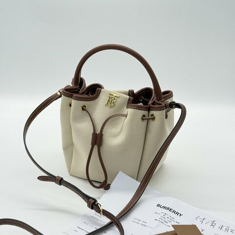 BURBERRY 巴寶莉 TB  米白/焦糖  帆布迷你水桶包