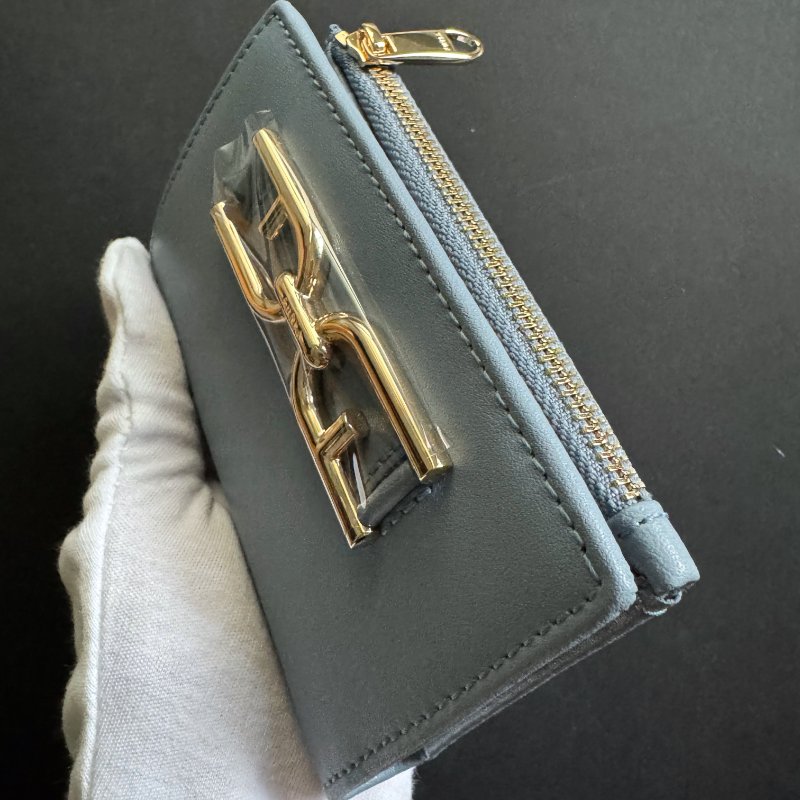 FURLA Meti 粉霧藍對折皮夾・二手全新附盒-1