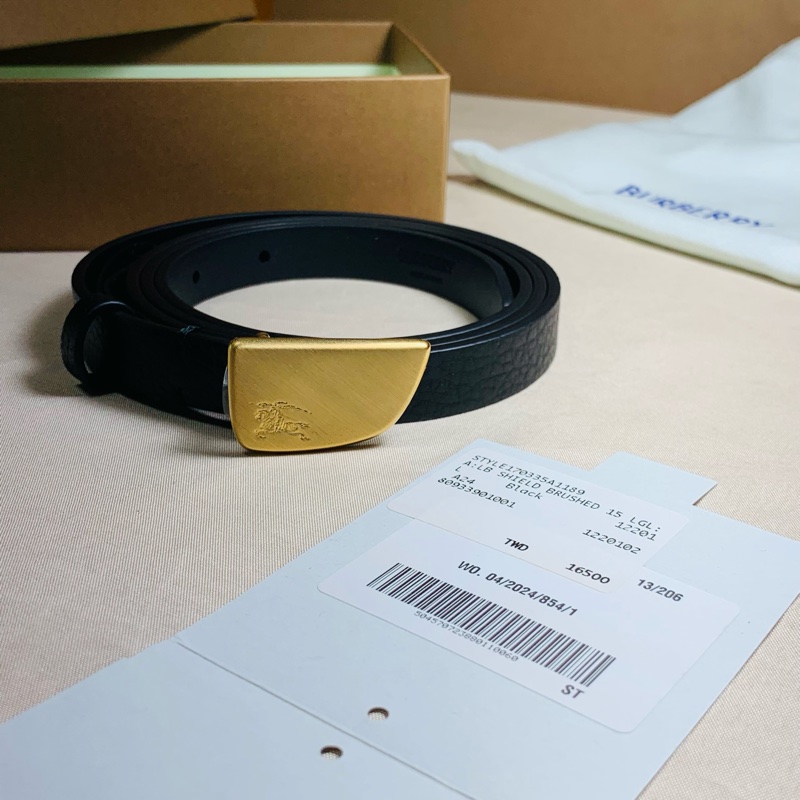 ‼️全台最甜 🎁全新未使用 Burberry 巴寶莉 2024戰馬鐵牌黑窄皮帶（原價16500）-2