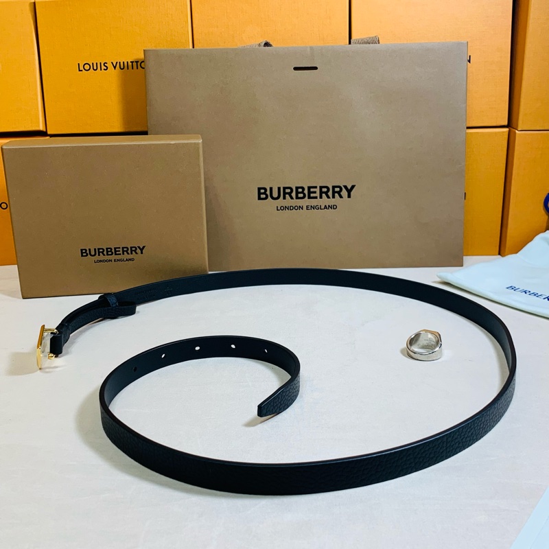 ‼️全台最甜 🎁全新未使用 Burberry 巴寶莉 2024戰馬鐵牌黑窄皮帶（原價16500）-6