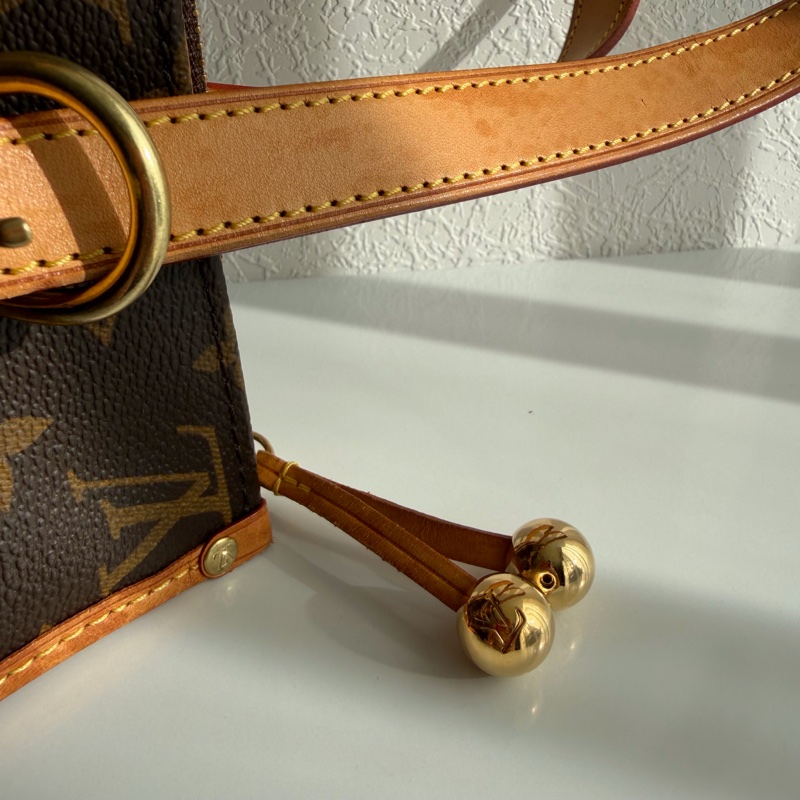 Lv雙金球老花手提 肩背包 背帶可調整-2