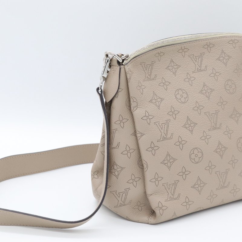 LOUIS VUITTON 路易威登 BABYLONE CHAIN BB MAHINA CALF SKIN  米灰色 牛皮手提包斜挎包-5