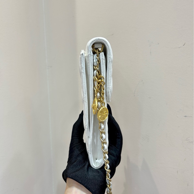 【99❤️】Chanel 23c早春新款金幣 手機包 斜挎包 白色金扣魚子醬皮-4