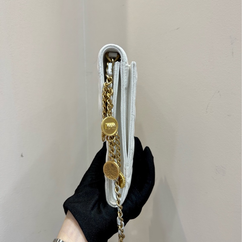 【99❤️】Chanel 23c早春新款金幣 手機包 斜挎包 白色金扣魚子醬皮-5