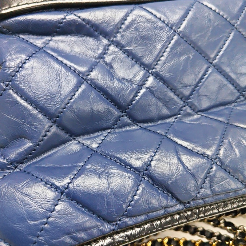 CHANEL Gabrielle 藍色拼黑色 中號 肩背包-10