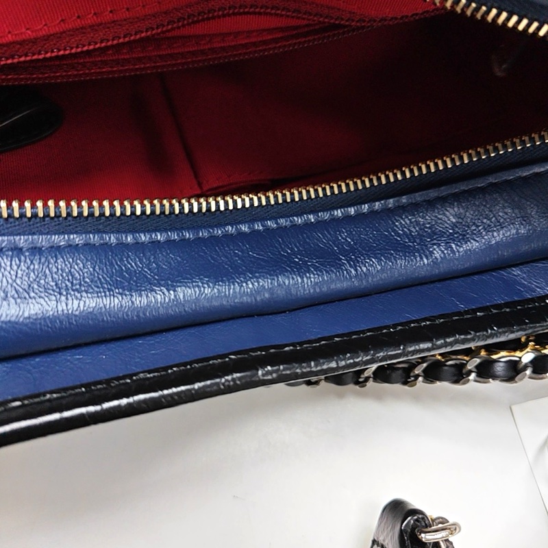 CHANEL Gabrielle 藍色拼黑色 中號 肩背包-12