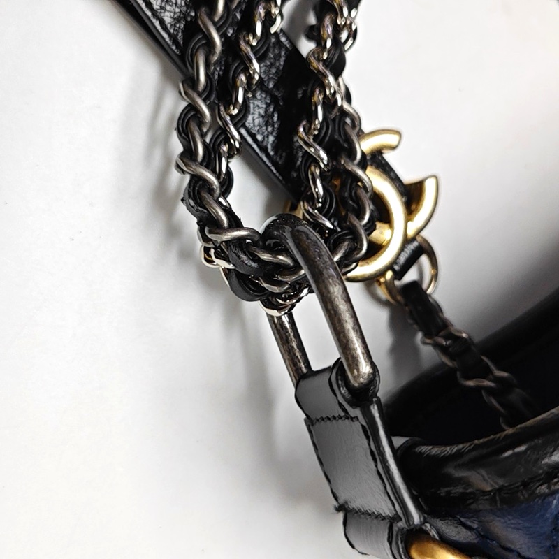 CHANEL Gabrielle 藍色拼黑色 中號 肩背包-13