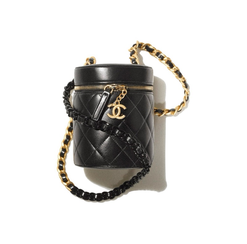 【全❤全套帶票】Chanel  22ss vanity case 菱格紋雙C墜飾化妝包 圓桶包 單肩斜挎包 黑金-6