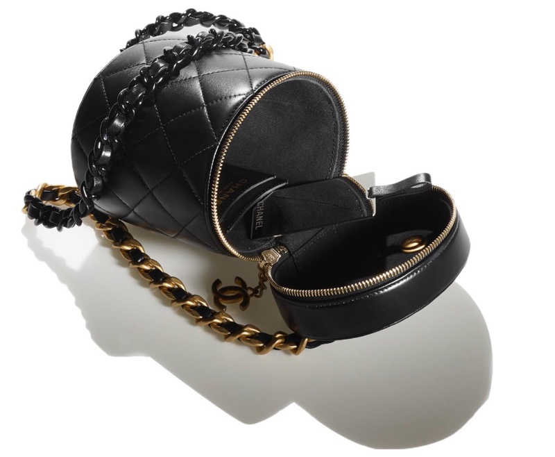 【全❤全套帶票】Chanel  22ss vanity case 菱格紋雙C墜飾化妝包 圓桶包 單肩斜挎包 黑金-7