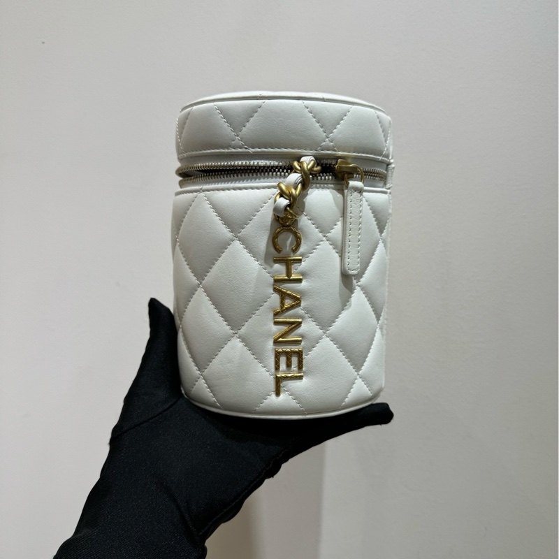 Chanel 香奈兒 限量羊皮圓桶化妝包 水桶包-2