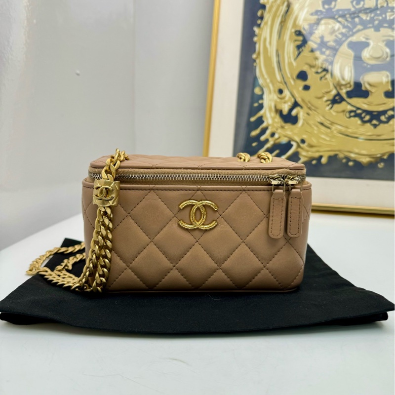 【閒置❤️】 Chanel 22K 金球圓柱調節扣化妝包長盒子 米色 斜挎包-0