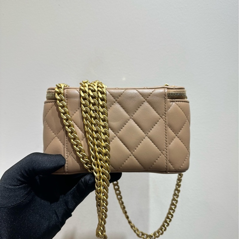 【閒置❤️】 Chanel 22K 金球圓柱調節扣化妝包長盒子 米色 斜挎包-3