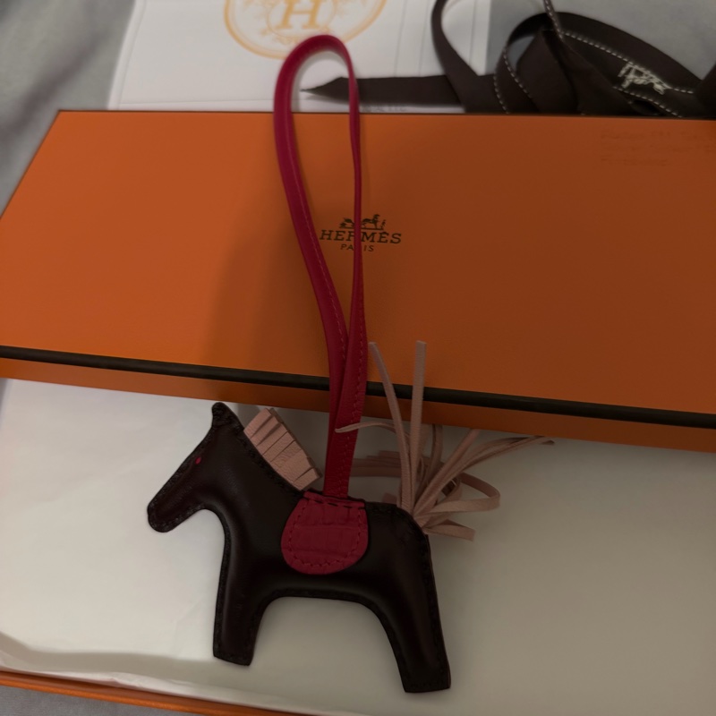 愛馬仕 Hermès Rodeo PM｜Y碼｜鱷魚皮座墊｜稀有深咖×桃紅×奶茶粉｜全套-1