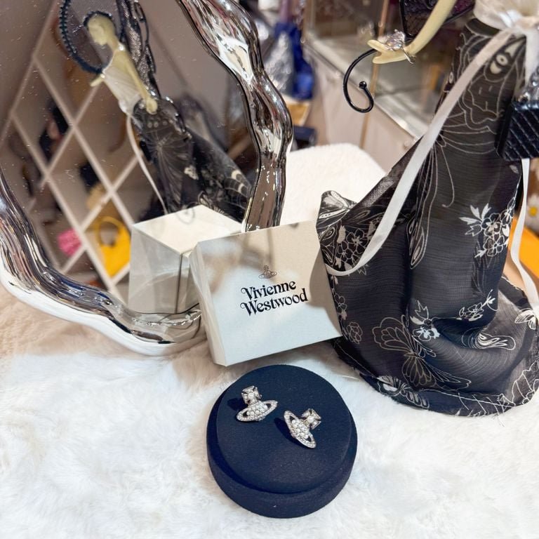 Vivienne Westwood Luzia earrings S/pearl-1