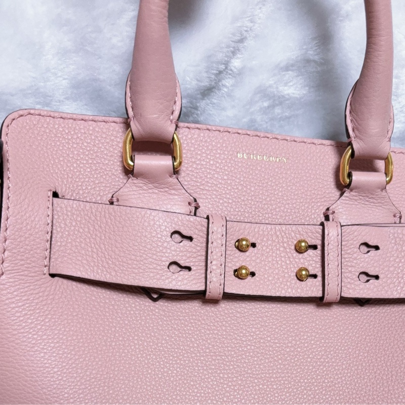 ⭐️女星同款專櫃貴款⭐️BURBERRY The Belt 小牛皮手提肩背托特包(煙燻玫瑰粉)-6