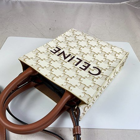 ＊奢華大道國際精品＊【CE125】CELINE白色 Triomphe 帆布MINI 直立琴譜兩用包-2