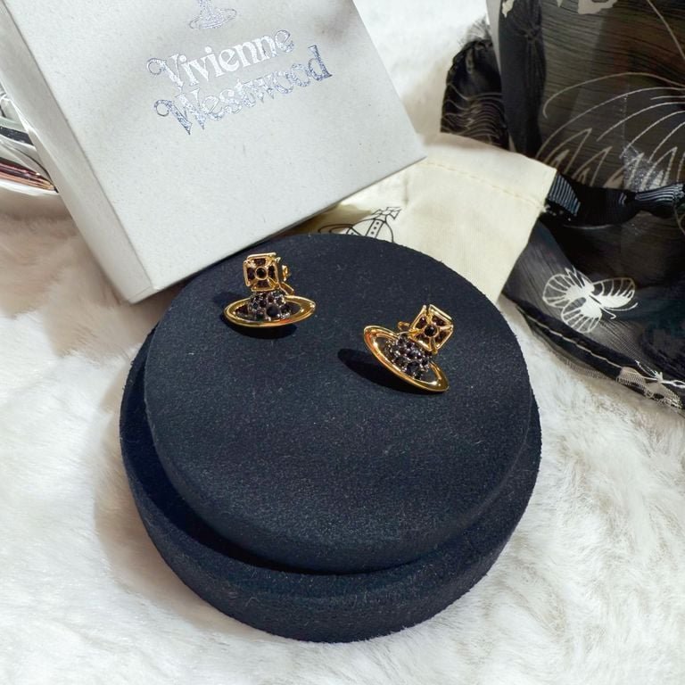 Vivienne Westwood Bath Relief Earrings in Black / G-0