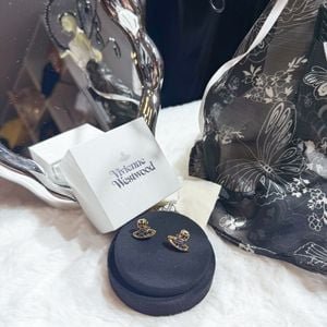 Vivienne Westwood Bath Relief Earrings in Black / G-1