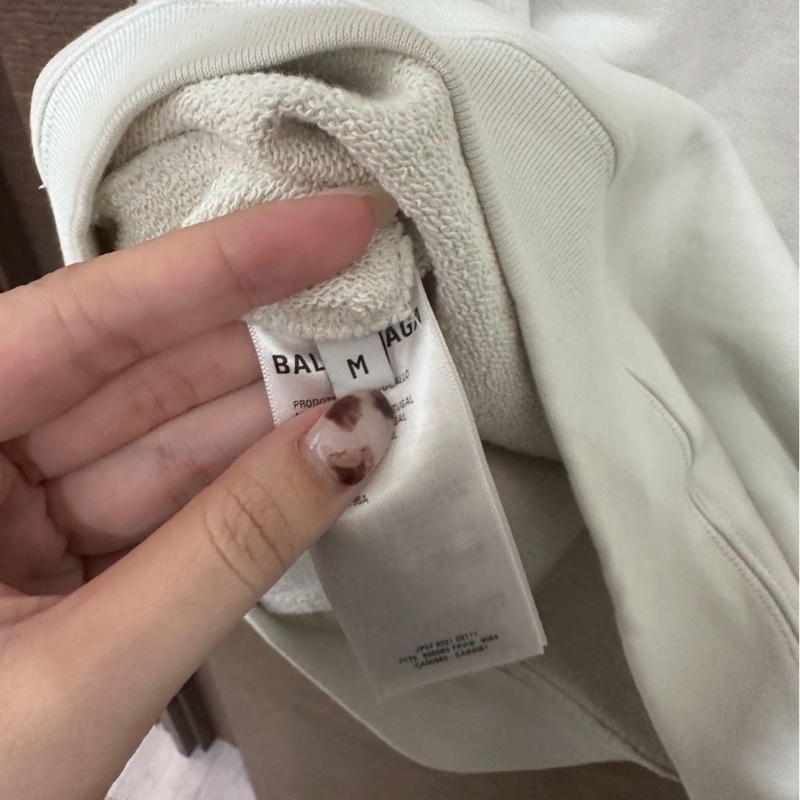 巴黎世家淺灰刺繡可樂帽踢-2