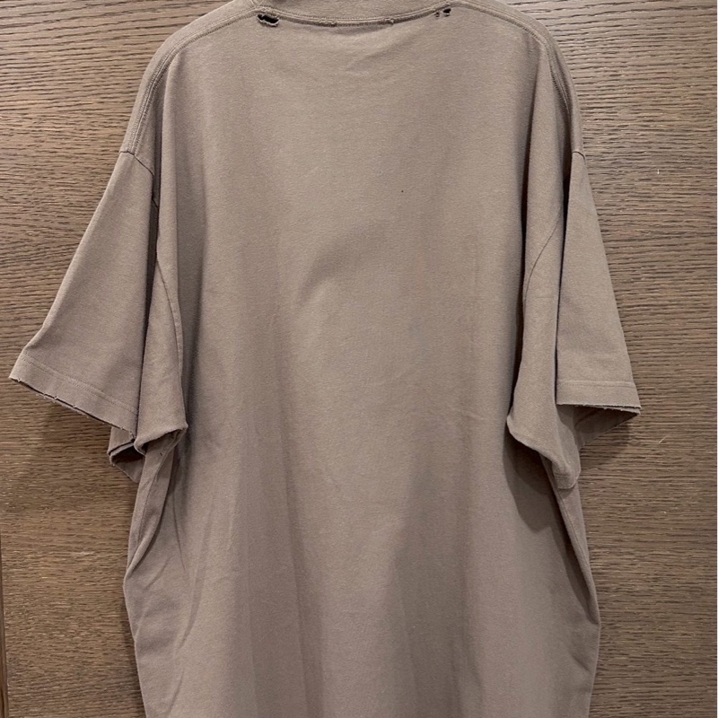 巴黎世家卡其短袖-2