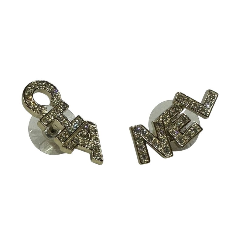 【美收精品】CHANEL銀色LOGO針式耳環 4-486-7