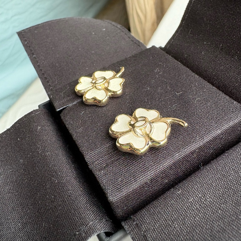 Chanel 四葉草🍀白琺瑯淡金 針式耳環-3