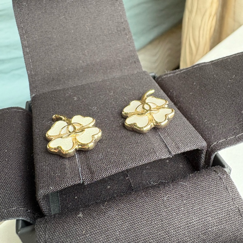 Chanel 四葉草🍀白琺瑯淡金 針式耳環-4