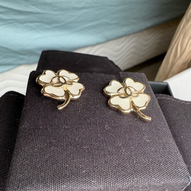 Chanel 四葉草🍀白琺瑯淡金 針式耳環-5